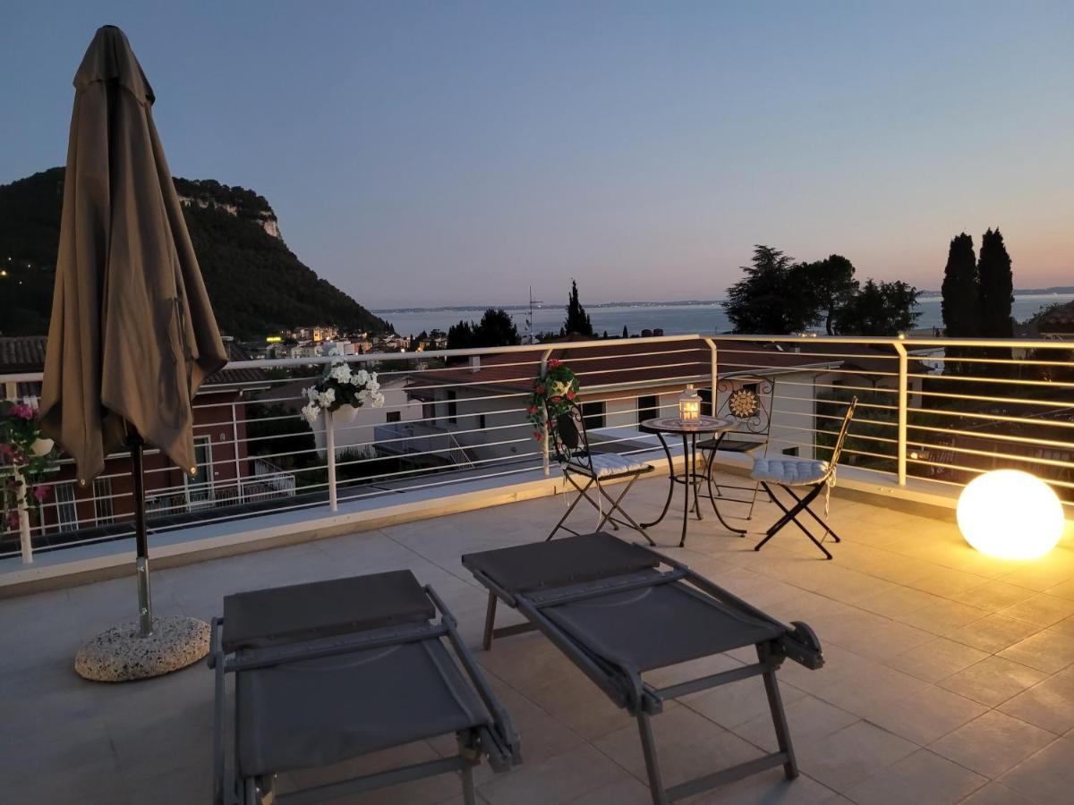 Garda View - Nuovo Appartamento Con Solarium Vista Lago Exterior photo