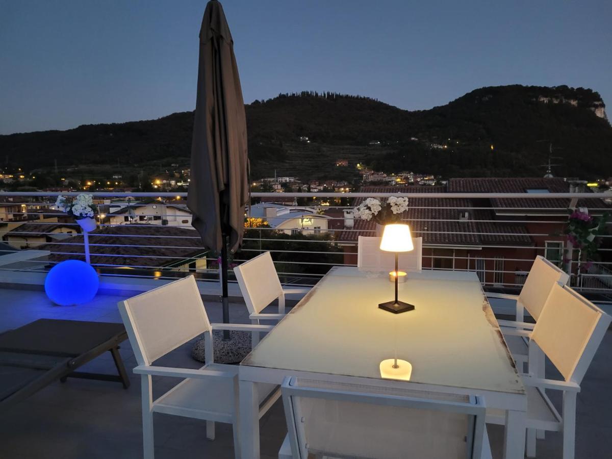 Garda View - Nuovo Appartamento Con Solarium Vista Lago Exterior photo