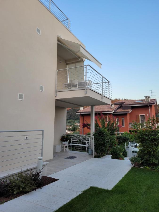 Garda View - Nuovo Appartamento Con Solarium Vista Lago Exterior photo