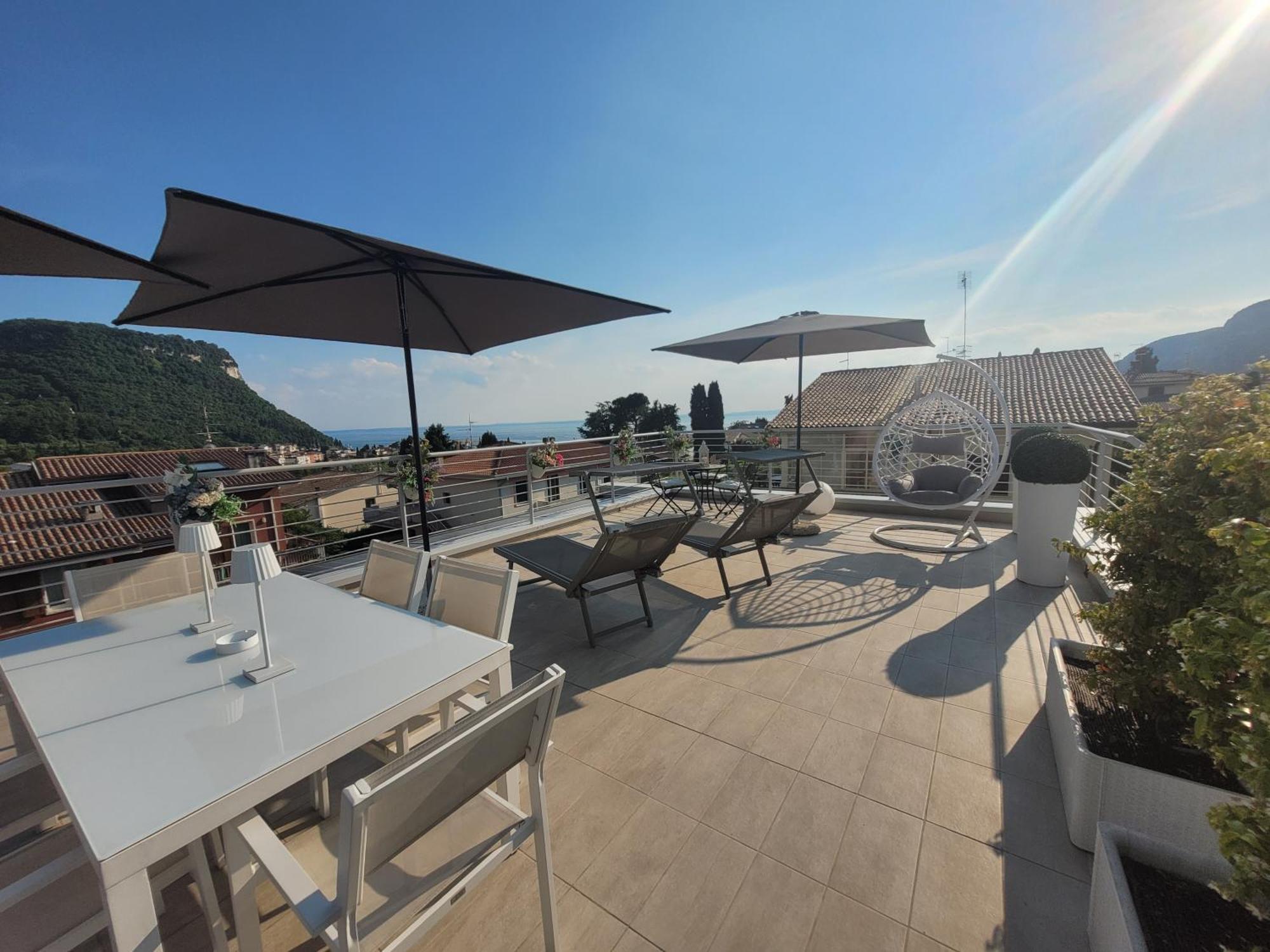 Garda View - Nuovo Appartamento Con Solarium Vista Lago Exterior photo